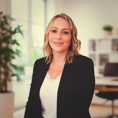 Portrait de Manon Quenehen, co-fondatrice d'Audit & Plume